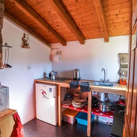 Casa Rustica, Perto Do Castelo De Alpesi faház